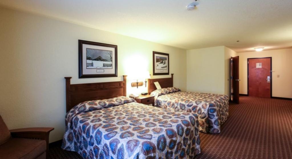 Mountain Inn & Suites Airport - Hendersonville Exterior photo